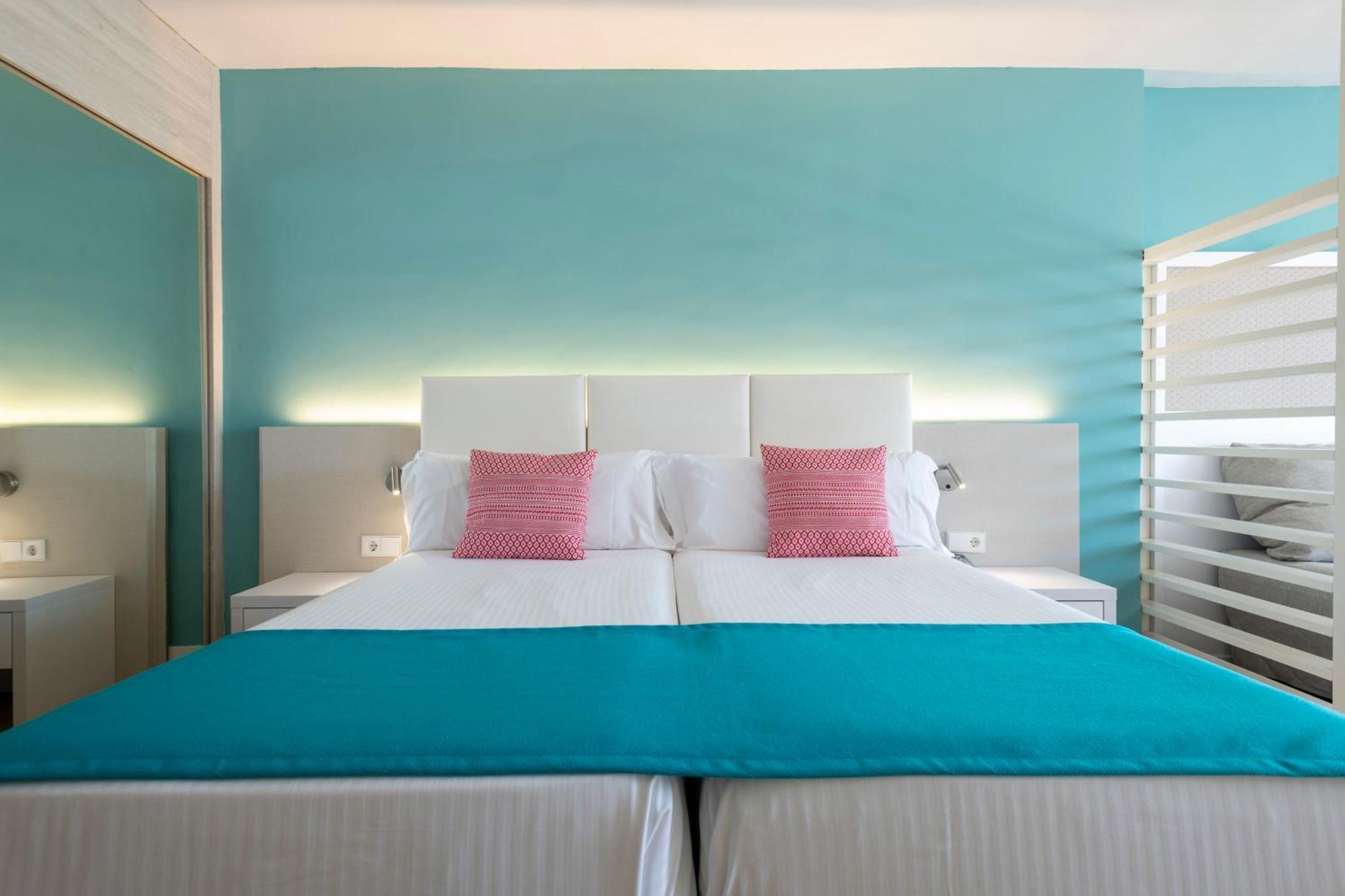 อลัว ฮาวาย มายอร์กา แอนด์ สวีท Hotel ปัลมาโนวา ภายนอก รูปภาพ