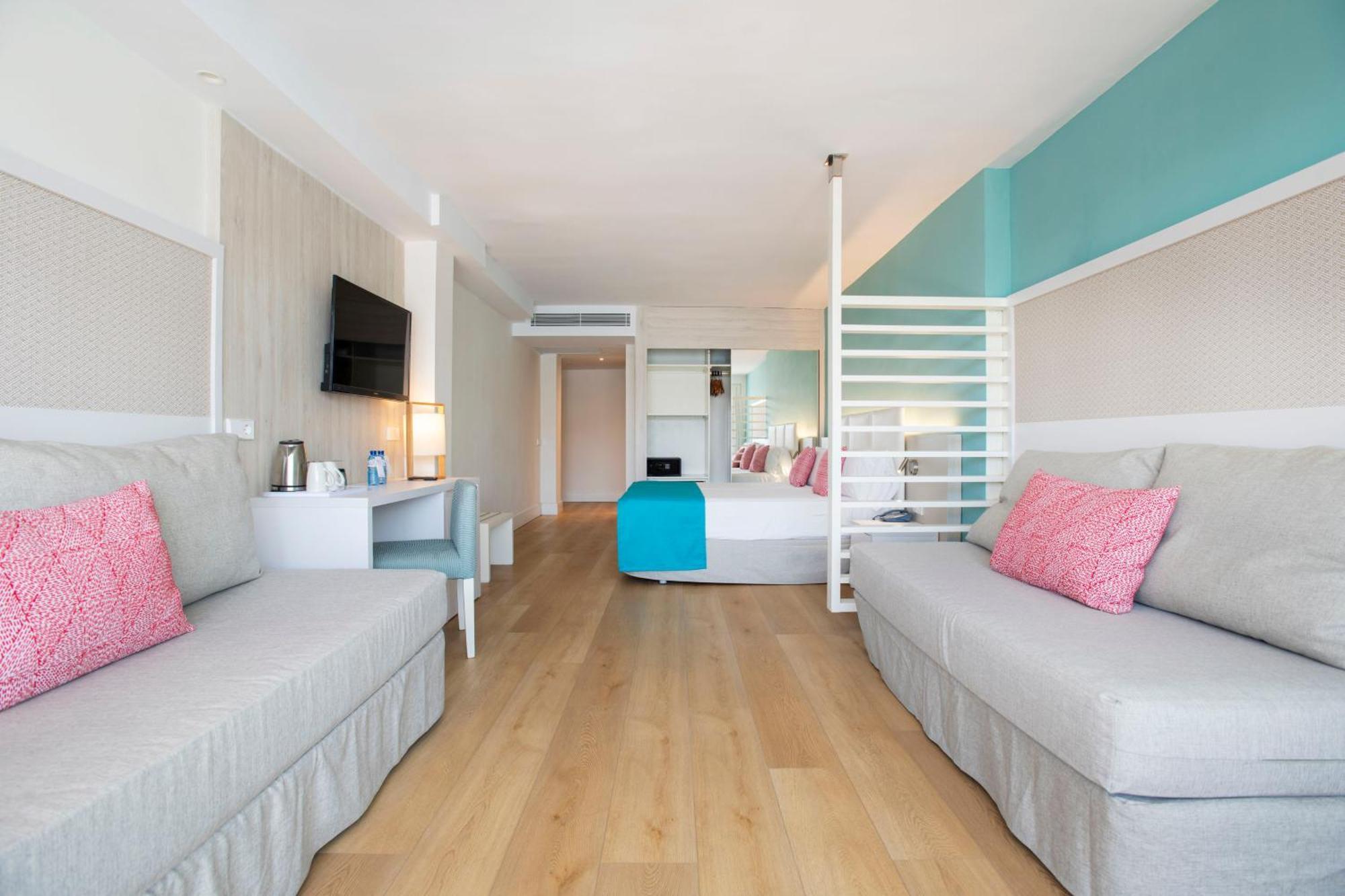 อลัว ฮาวาย มายอร์กา แอนด์ สวีท Hotel ปัลมาโนวา ภายนอก รูปภาพ